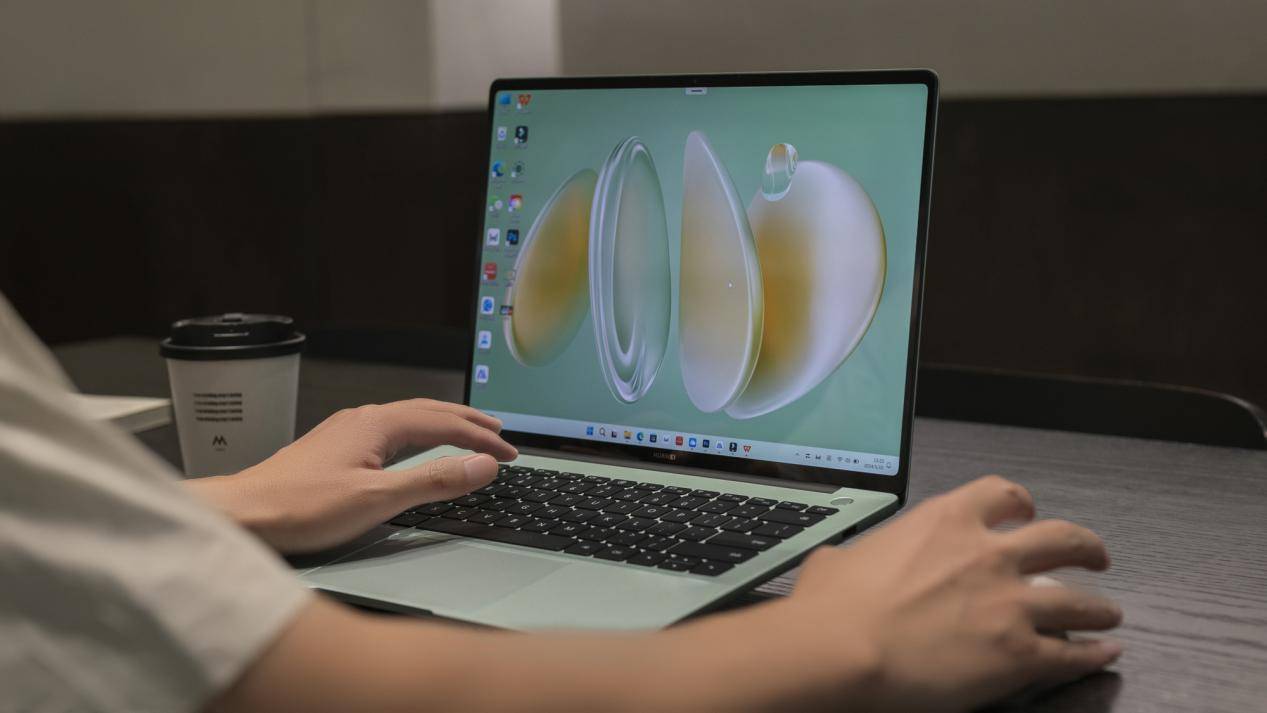 慧互联与AI功能重塑高效办公体验开元棋牌华为笔记本年终热销领跑智(图2)