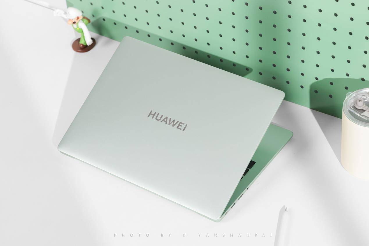 teBook系列笔记本轻松应对各类挑战开元棋牌智慧工作者的新搭档——华为Ma(图2)